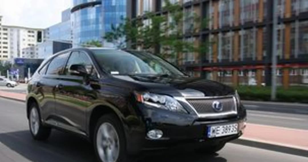 Jaki samochód ma Tusk? Oto Lexus RX 450h i jego tajemnice