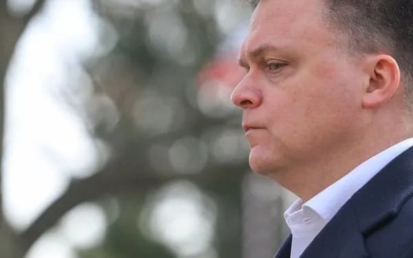 Kim jest Szymon Hołownia? Odkryj jego wpływ na Polską politykę