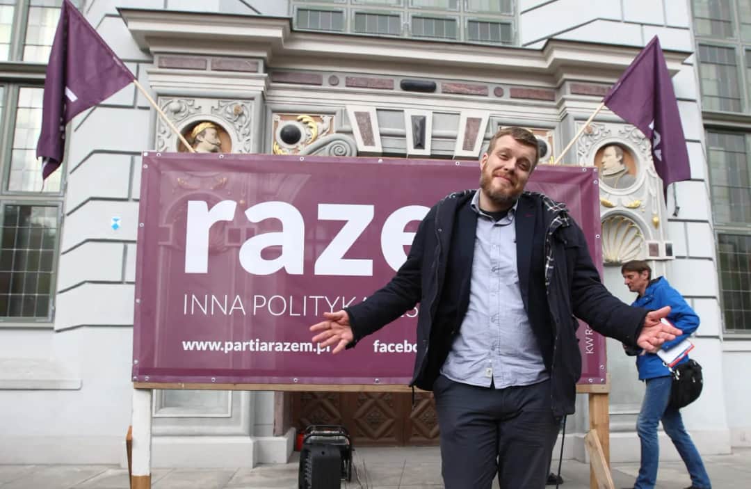 Ile zarabia Adrian Zandberg? Szokujące fakty o jego dochodach