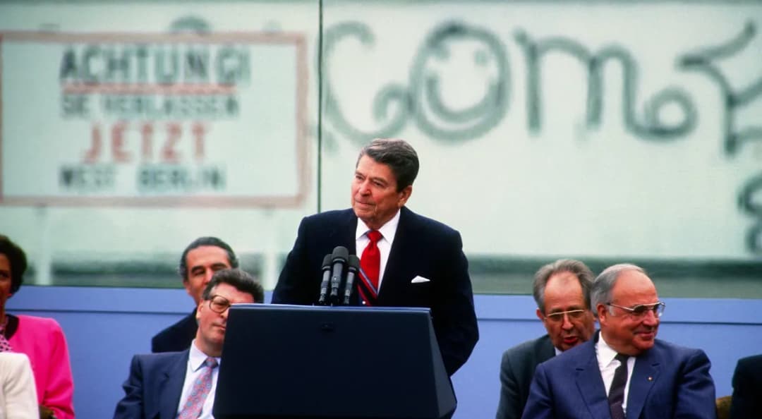 Kto był prezydentem Stanów Zjednoczonych, gdy upadł mur berliński?