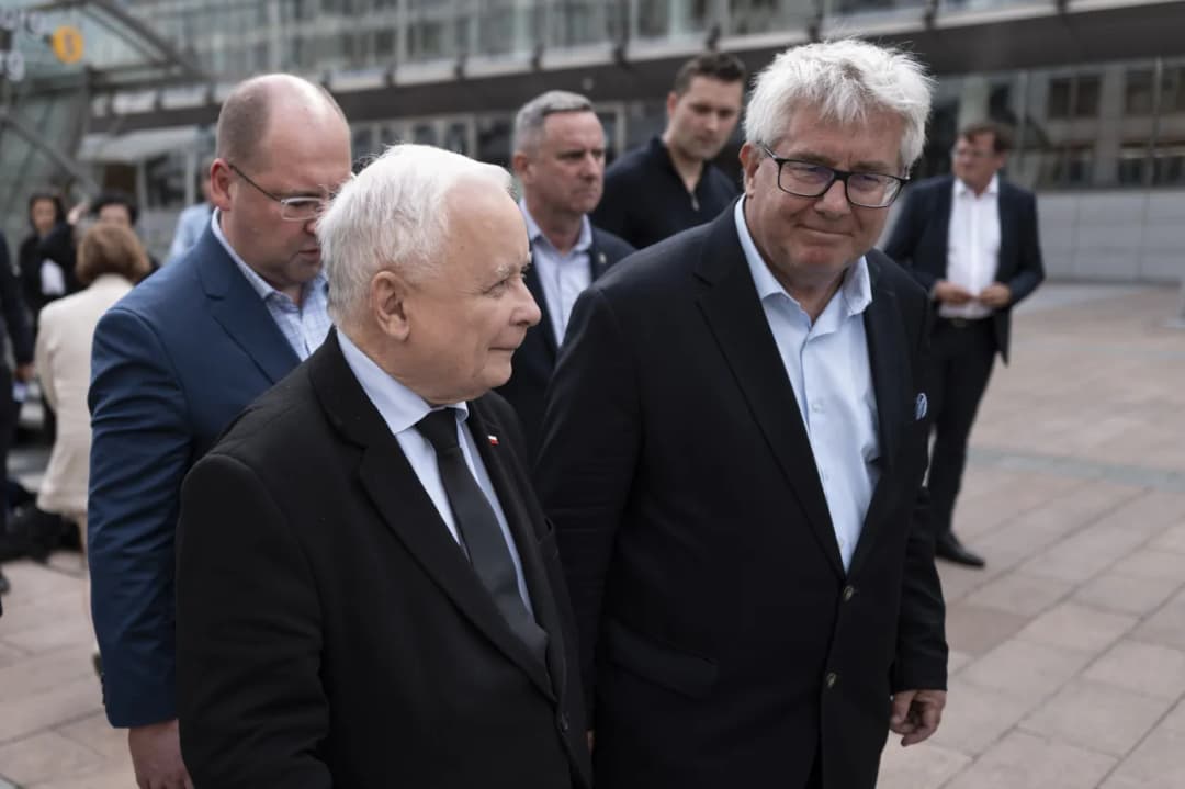 Jak PiS donosił do Brukseli: kontrowersje i nieznane fakty