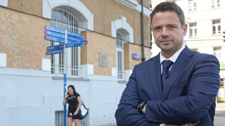 Czy matka Trzaskowskiego była w SB? Szokujące fakty i kontrowersje