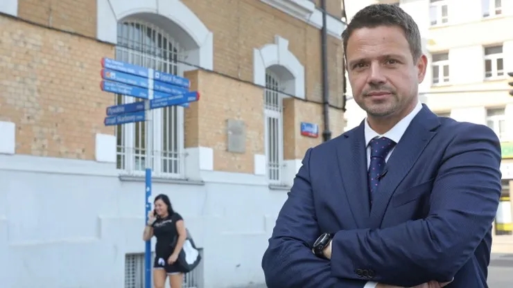 Czy matka Trzaskowskiego była w SB? Szokujące fakty i kontrowersje
