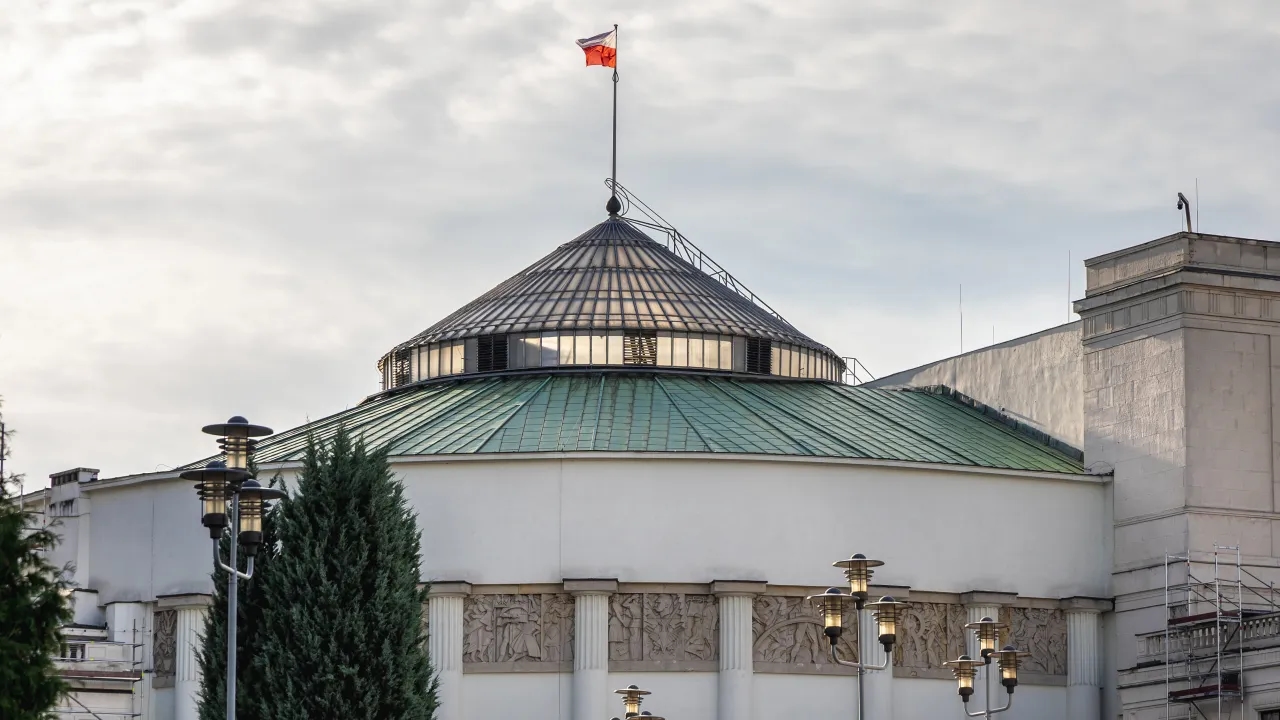 Sejm kto ma większość? Opozycja zyskuje przewagę w sondażach