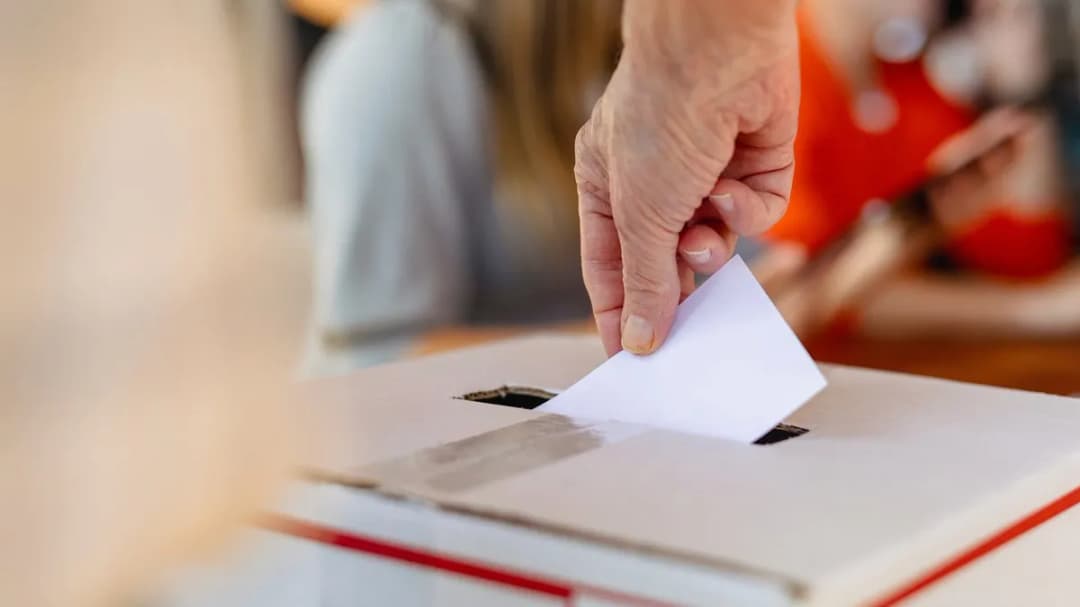 Co to jest skrajna prawica i jakie ma konsekwencje dla społeczeństwa