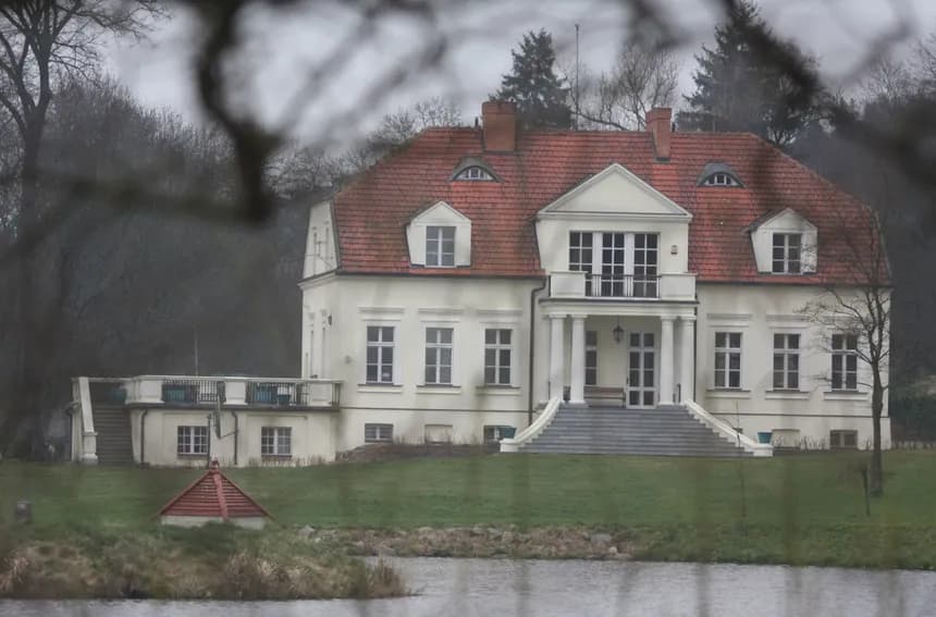 Gdzie mieszka Radosław Sikorski? Tajemnice jego dworku w Chobielinie