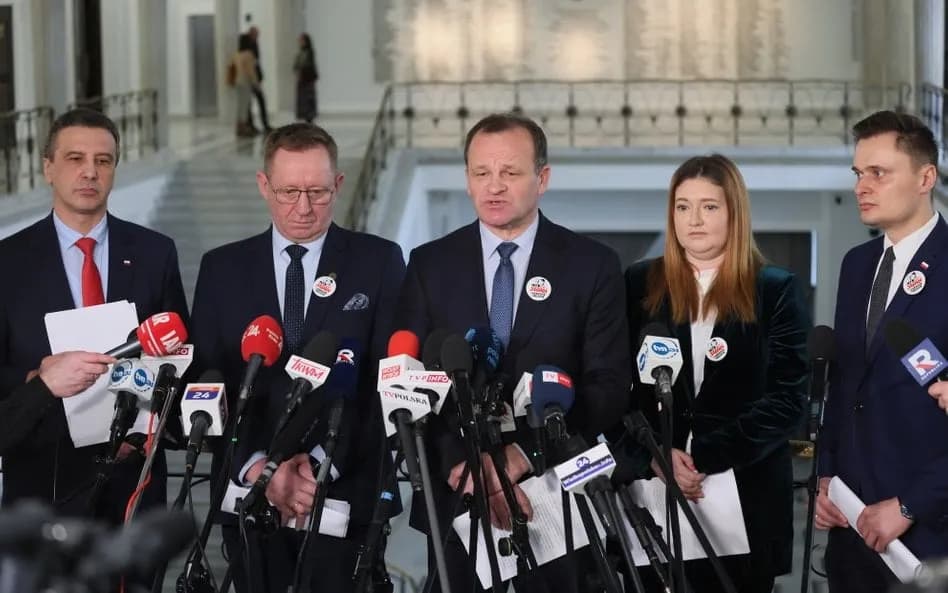 Nowe projekty ustaw PiS: Co zmieni się w Twoim życiu?