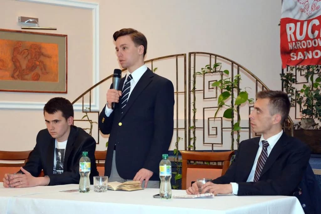 Kto to jest Krzysztof Bosak? Poznaj jego życie i osiągnięcia w polityce