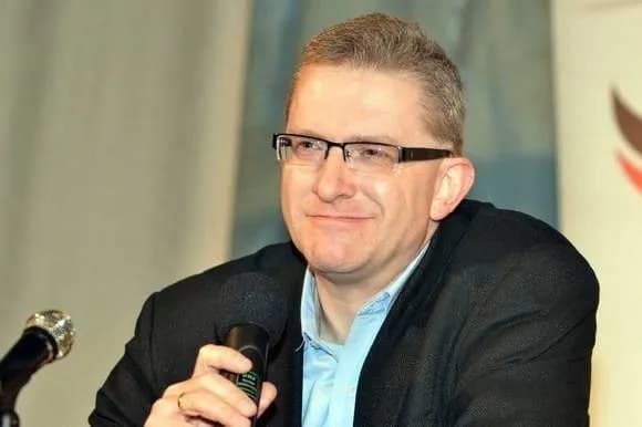 Grzegorz Braun ile ma wzrostu? Zaskakujące fakty o jego wysokości