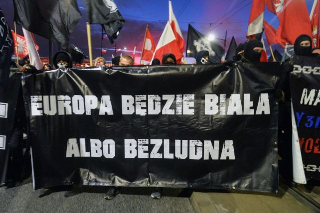 Marsze Niepodległości: Cichy sojusz PiS-u ze skrajną prawicą?
